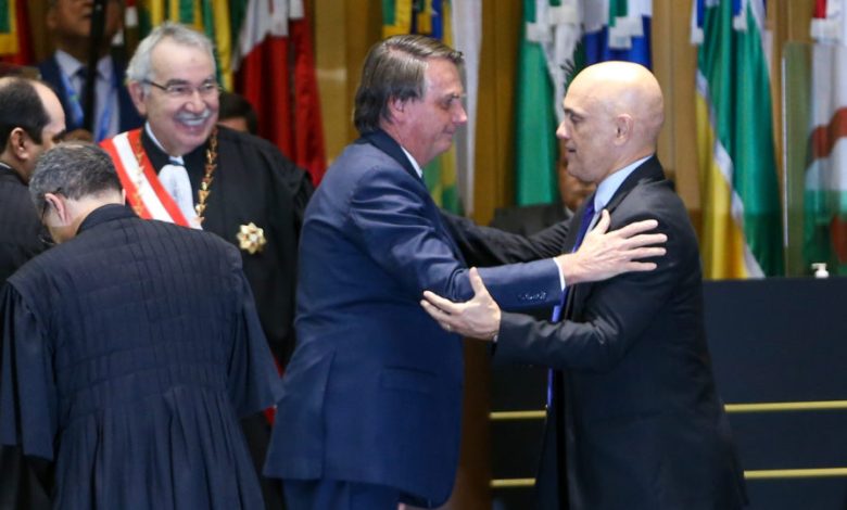 bolsonaro:-“stop-it.-get-up,-come-here-and-give-me-a-hug!”