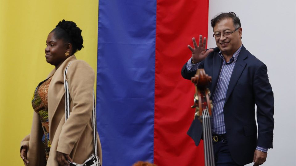 petro-defends-“multicolored”-democracy-in-colombia