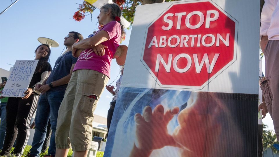 indiana-becomes-first-us-state-to-ban-abortion-after-roe-v-wade-overthrow