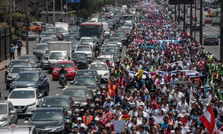 thousands-of-peruvians-protest-in-lima-against-the-oas's-progressive-agenda