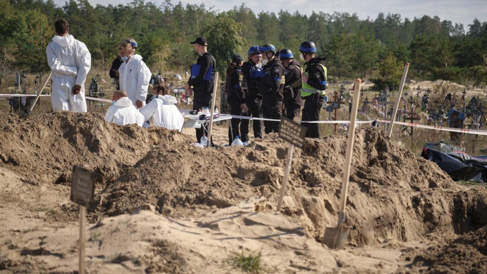 grave-with-180-bodies-found-in-ukrainian-city-after-russian-withdrawal