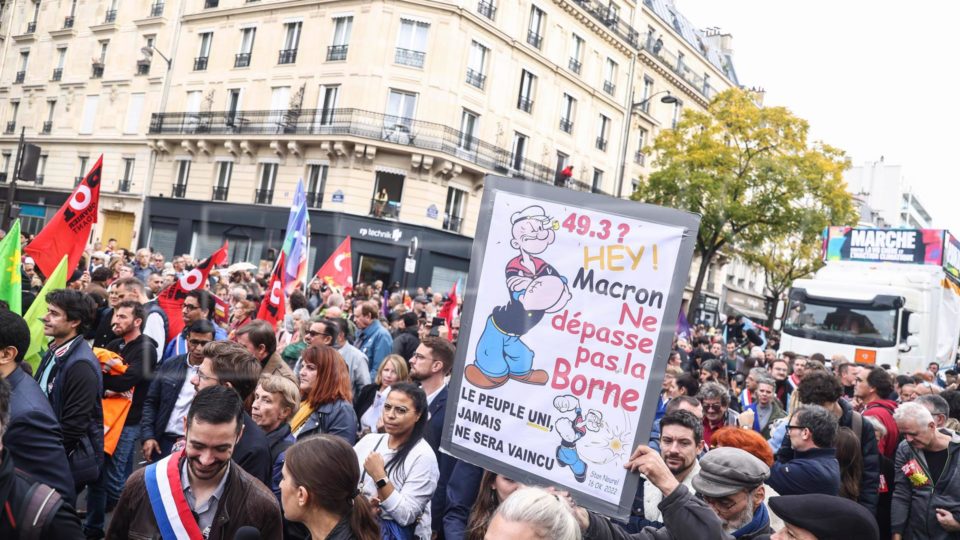 protest-rallies-crowd-against-macron-in-paris