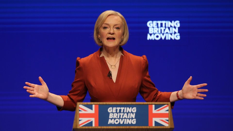 liz-truss-apologizes-for-“mistakes”-and-reiterates-that-she-will-not-step-down