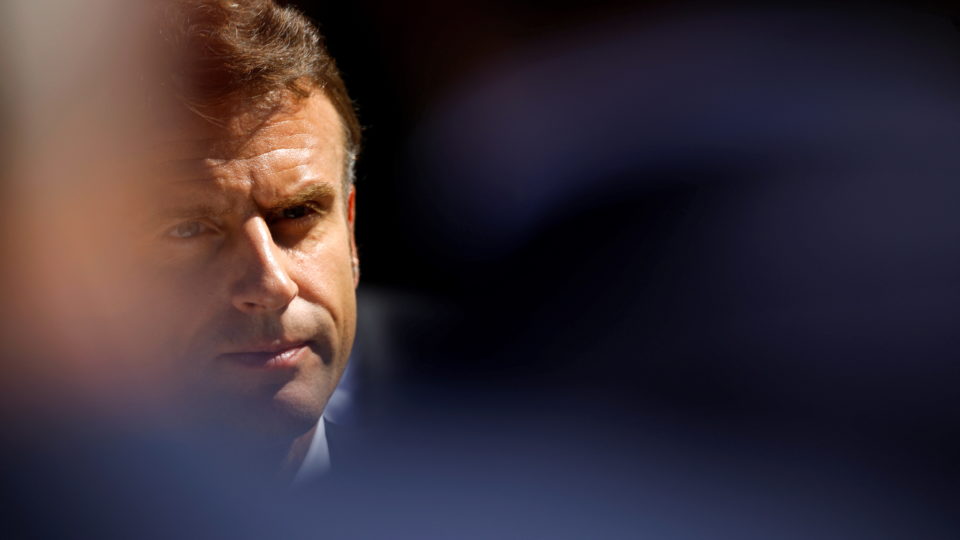 with-no-majority-in-parliament,-macron-struggles-to-stay-in-power