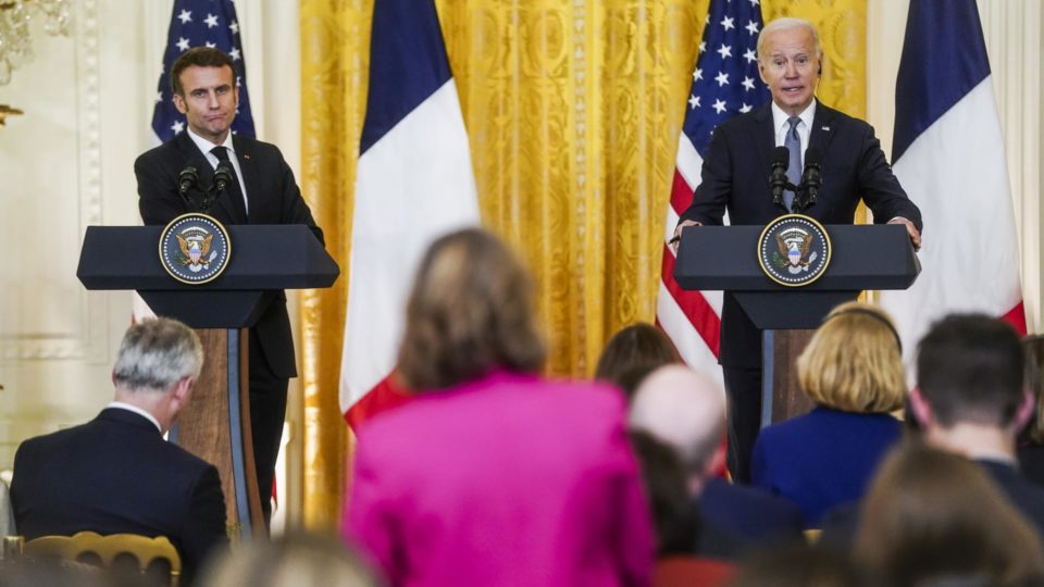 at-the-white-house,-biden-and-macron-clash-over-dialogue-with-putin